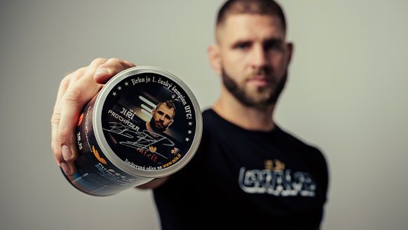 Česká pohádka v UFC. Procházka přežil údery ničitele a poslal ho k zemi loktem