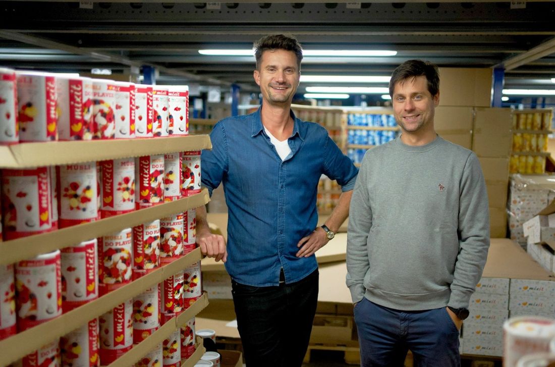 Spolužáci z ekonomky, co šli místo do banky do müsli.